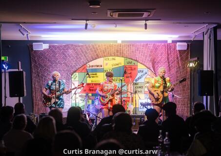 The LadyBeatles perform at Beatlesfest