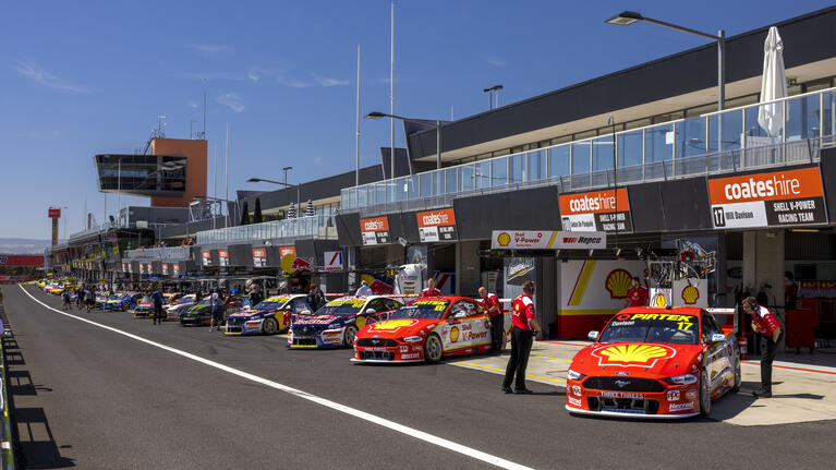 Bathurst 1000 pit lane